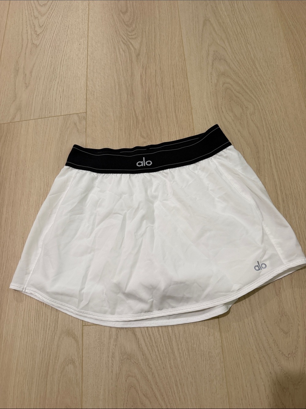 ALO Yoga White Athletic Skort with Black Waistband
